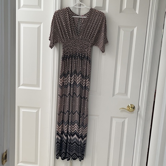 Maxi dress with gray and cream pattern - Picture 2 of 4